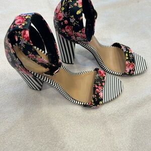 Shoe Dazzle Black Floral and Striped Heels